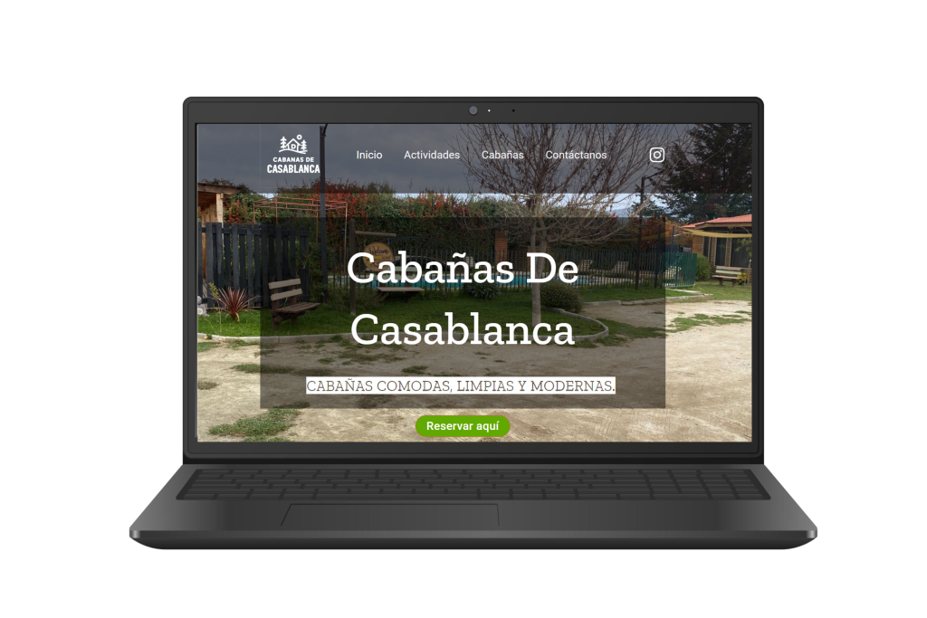 Página web para cabañas vista en un notebook, captura 1 de 5